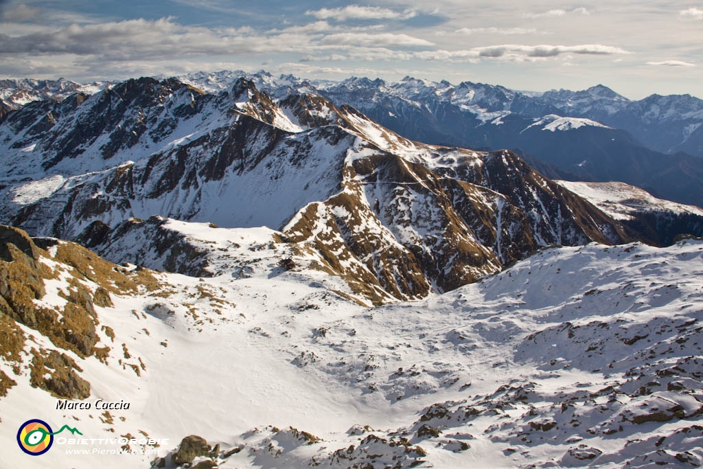 26_Lago e rifugio sotto di noi.JPG